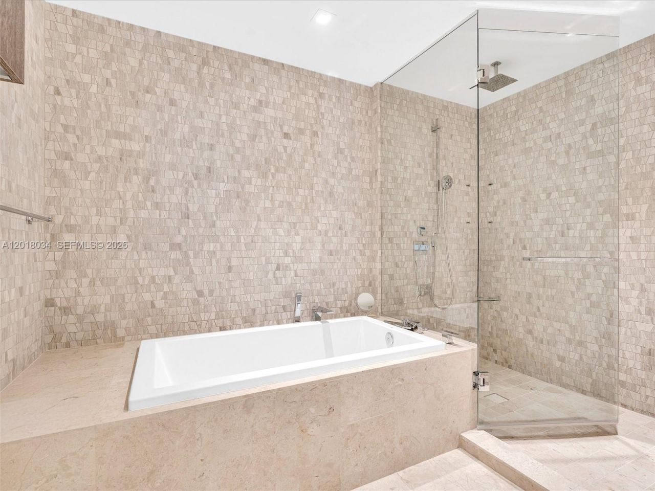 88 SW 7th St , Unit 2011, Miami, FL 33130 Photo