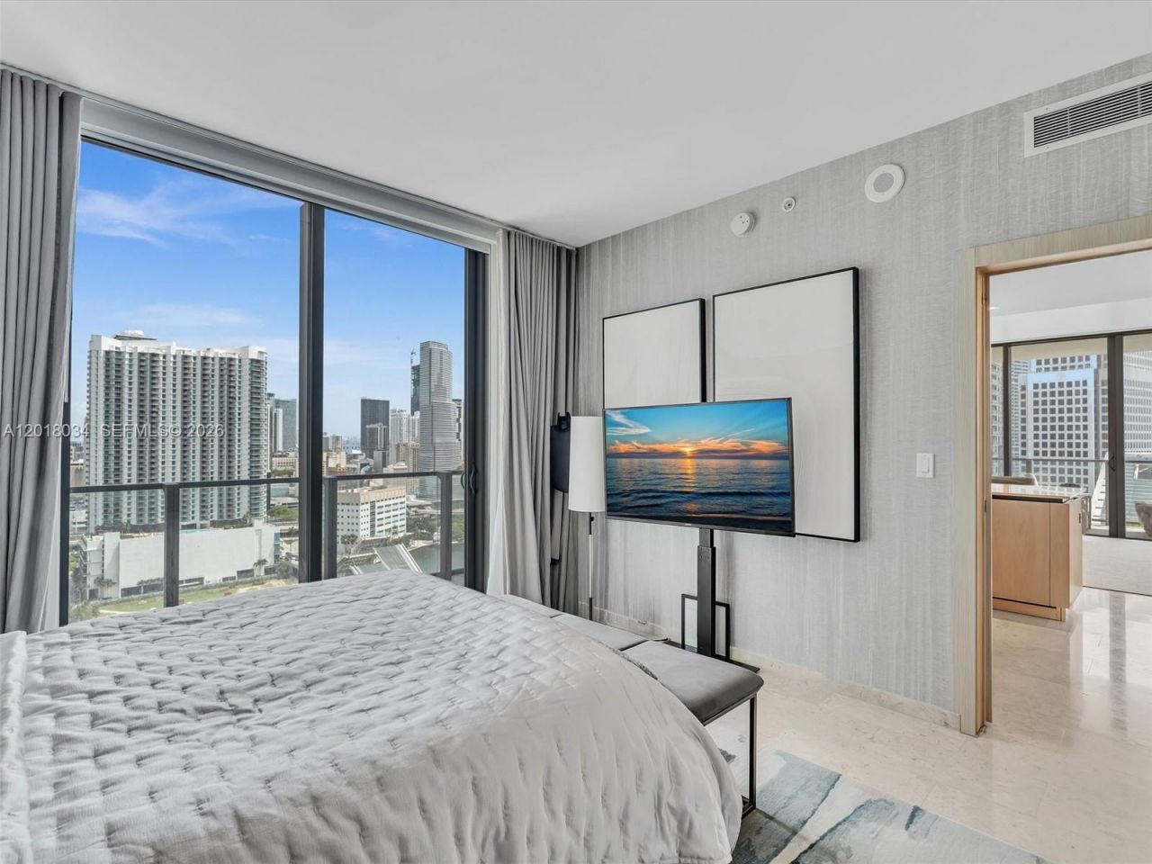 88 SW 7th St , Unit 2011, Miami, FL 33130 Photo