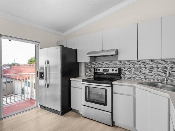 3375 W 76th St , Unit 211, Hialeah, FL 33018