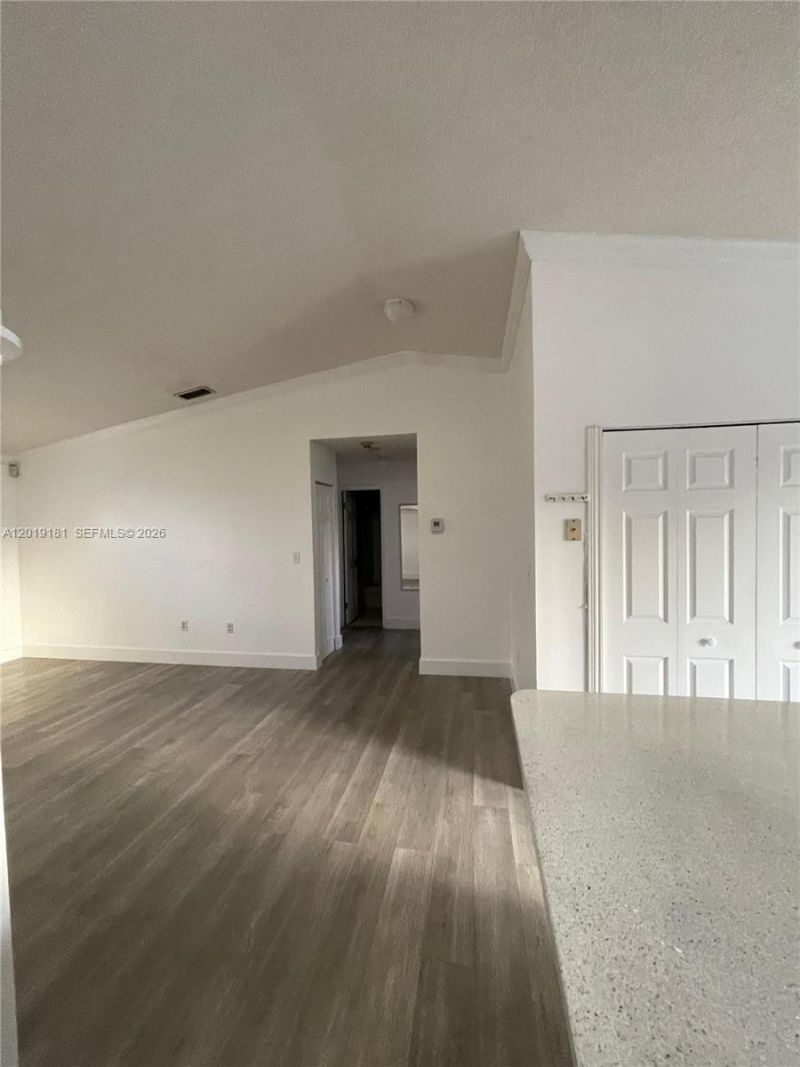 3375 W 76th St, Unit 211, Hialeah, FL 33018 Photo