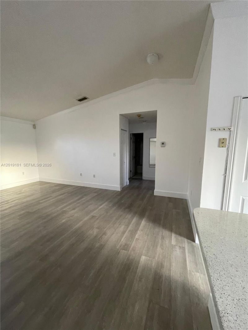 3375 W 76th St, Unit 211, Hialeah, FL 33018 Photo