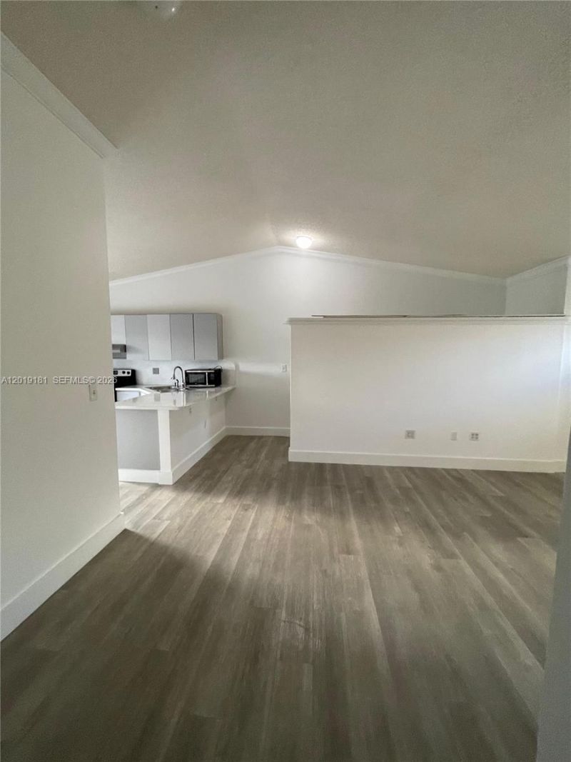 3375 W 76th St, Unit 211, Hialeah, FL 33018 Photo