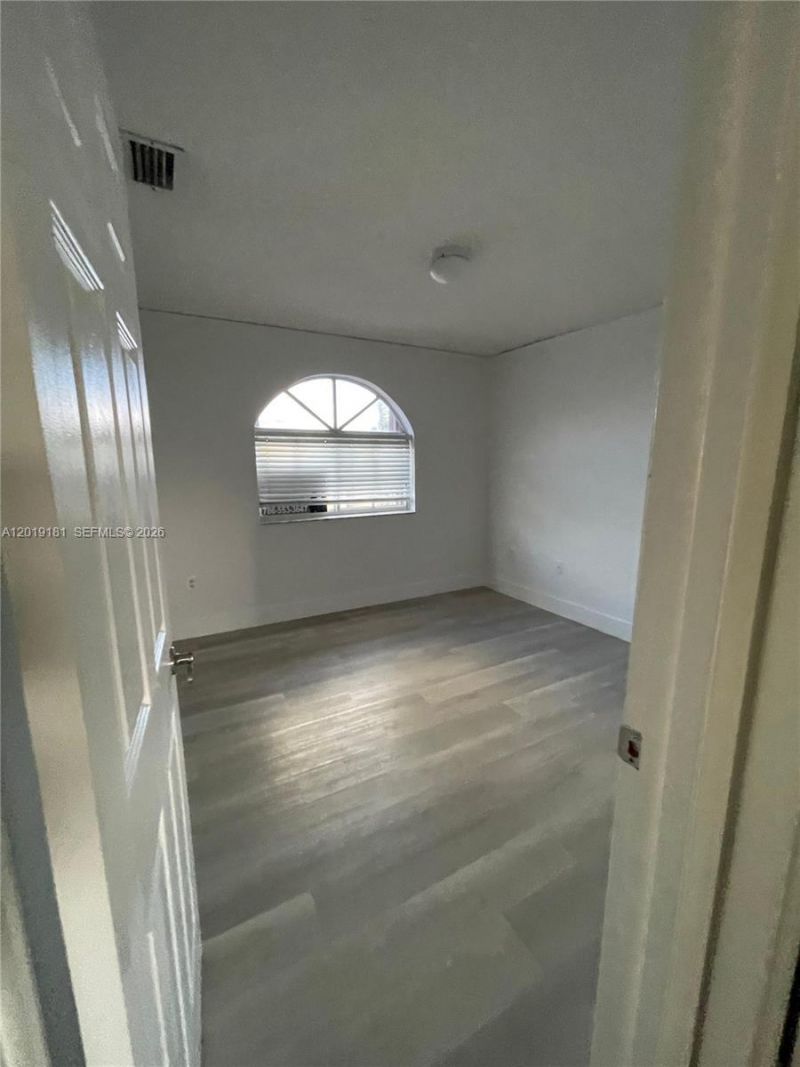 3375 W 76th St, Unit 211, Hialeah, FL 33018 Photo