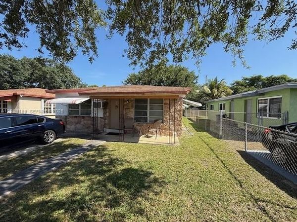 628 NW 3rd Ct , Hallandale Beach, FL 33009
