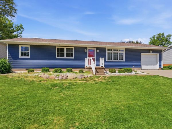 913 ACORN, Muscatine, IA 52761