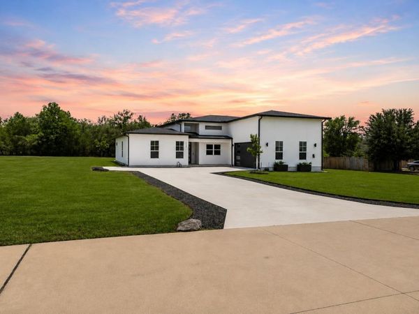 307 Chisholm TRL , Bastrop, TX 78602