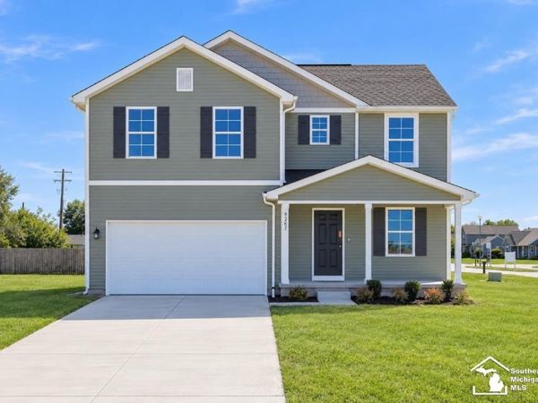 9267 SILENT BREEZE Drive, Freeland, MI 48623