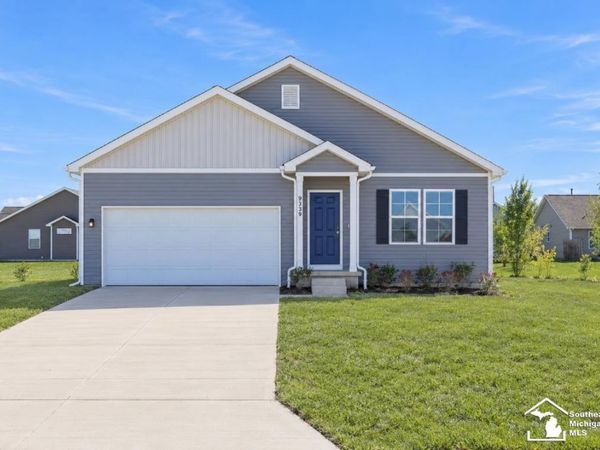 9339 SILENT BREEZE Drive, Freeland, MI 48623