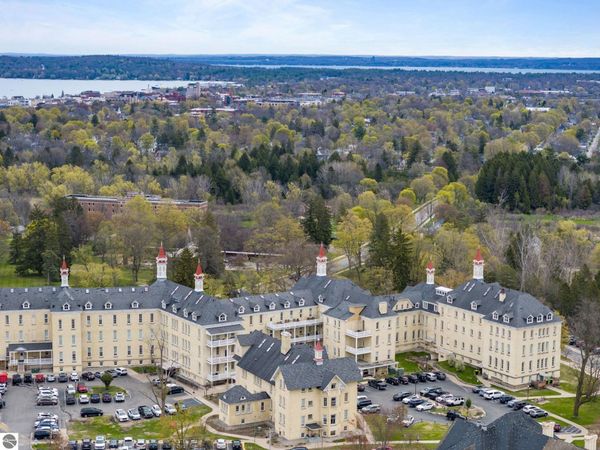 830 Cottageview Drive, Unit 403, Traverse City, MI 49684