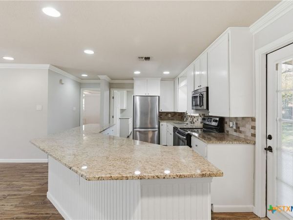 163 Lakeside Drive, Seguin, TX 78155