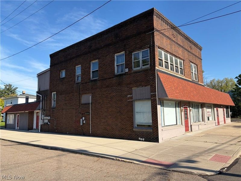 405 Parkview Street NE, Massillon, OH 44646 Photo 2