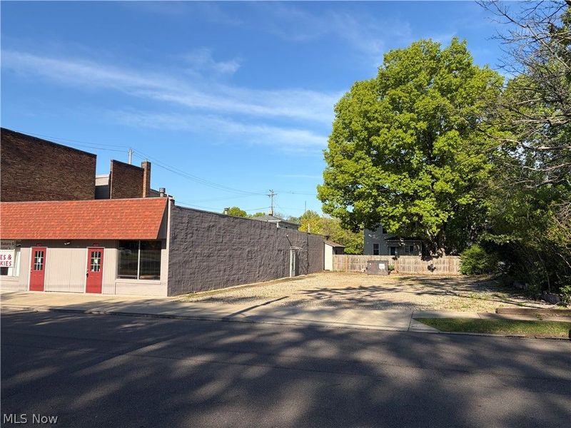 405 Parkview Street NE, Massillon, OH 44646 Photo 3