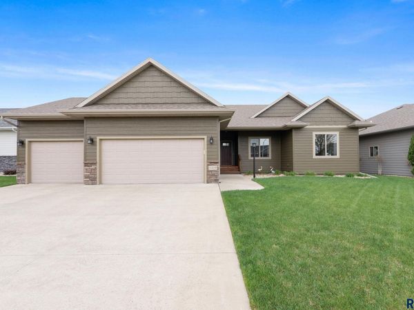 5409 S Sirocco Ave, Sioux Falls, SD 57108