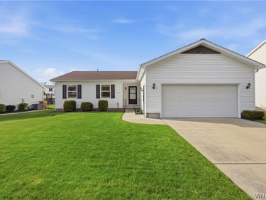 48 Elmleaf Dr, Buffalo, NY 14227