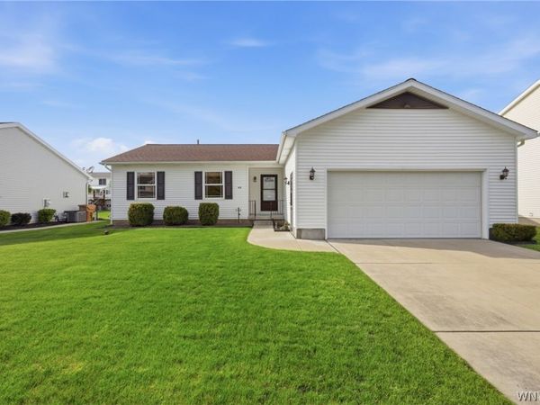 48 Elmleaf Dr, Buffalo, NY 14227