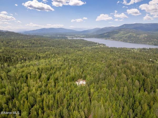 1427 Roop Rd, Cocolalla, ID 83813