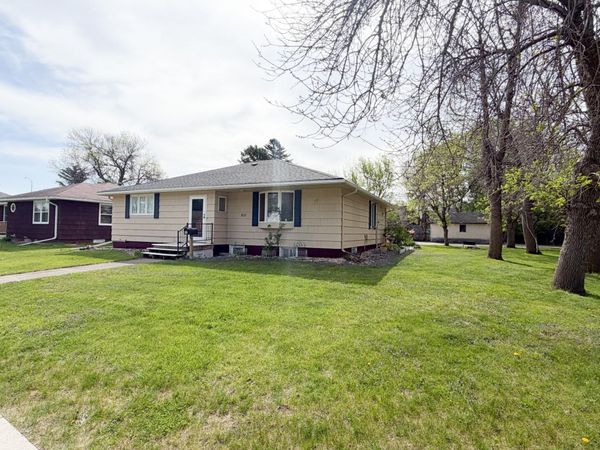 810 8th Avenue, Worthington, MN 56187