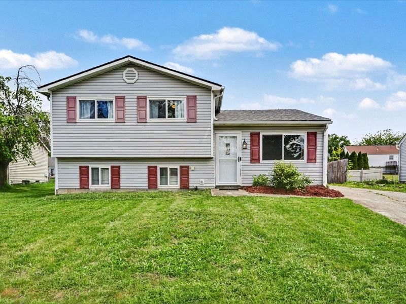 5888 Starcrest Drive, Galloway, OH 43119 Photo 2