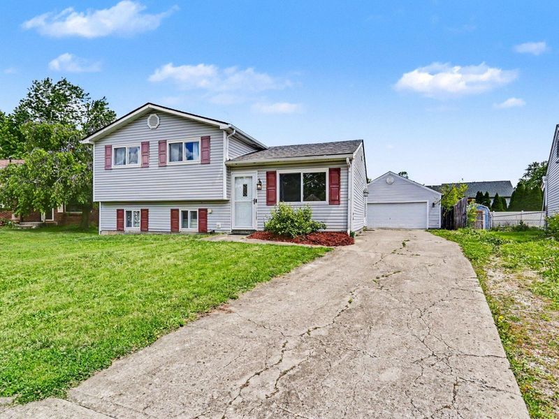 5888 Starcrest Drive, Galloway, OH 43119 Photo 3