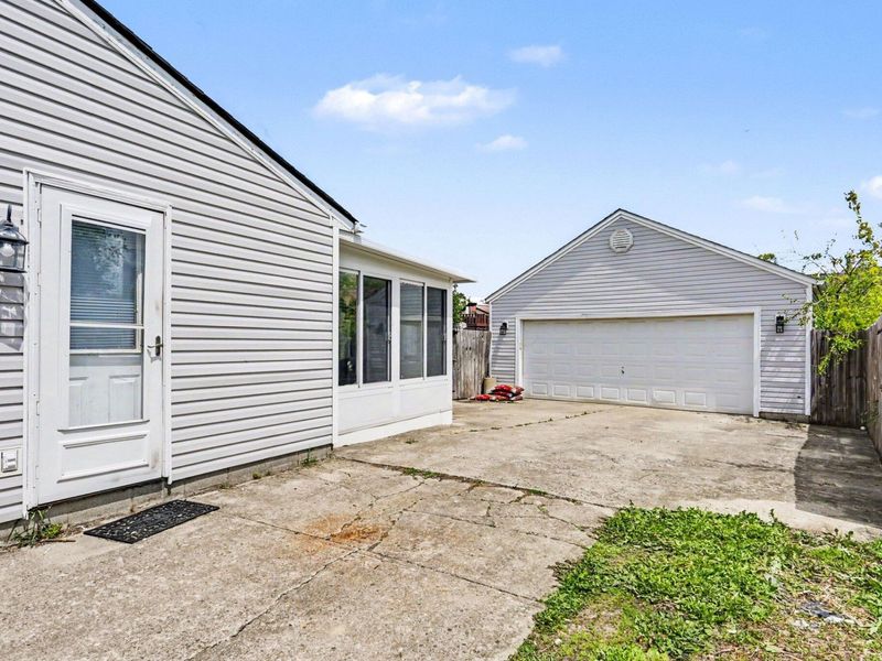 5888 Starcrest Drive, Galloway, OH 43119 Photo 4