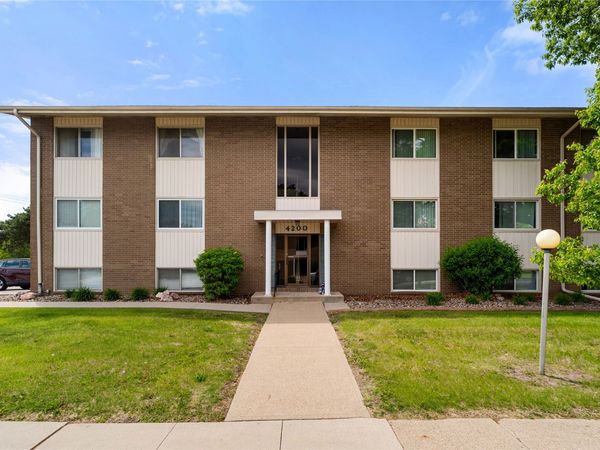 4200 62nd Street, Unit 5, Urbandale, IA 50322