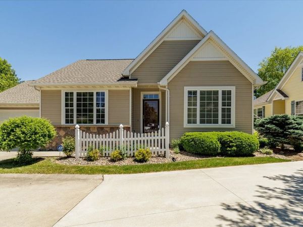 12703 Sunflower Drive, Urbandale, IA 50323