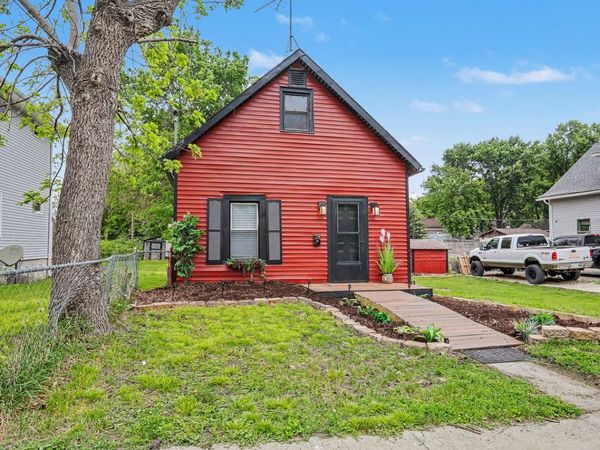 1810 E Walnut Street, Des Moines, IA 50316