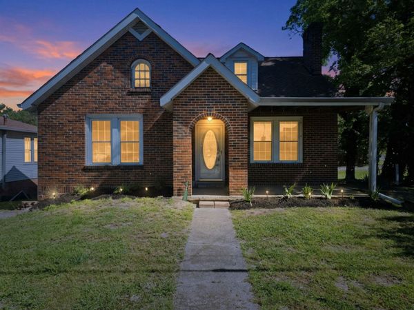 122 W Lake St , Camden, TN 38320
