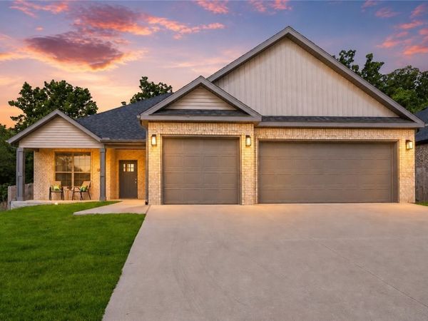 1431 Leslie Street , Bentonville, AR 72713
