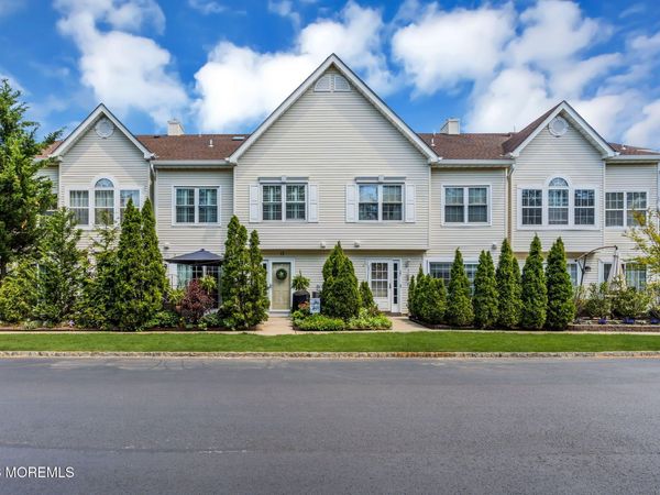 17 Richmond Court, Tinton Falls, NJ 07712