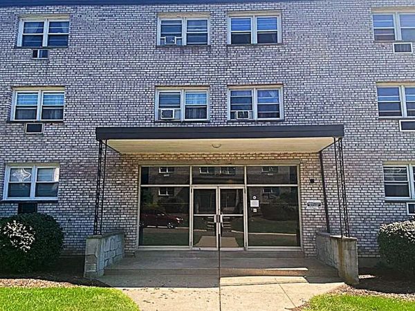 308 Meadowside , Unit 212, Milford, CT 06460