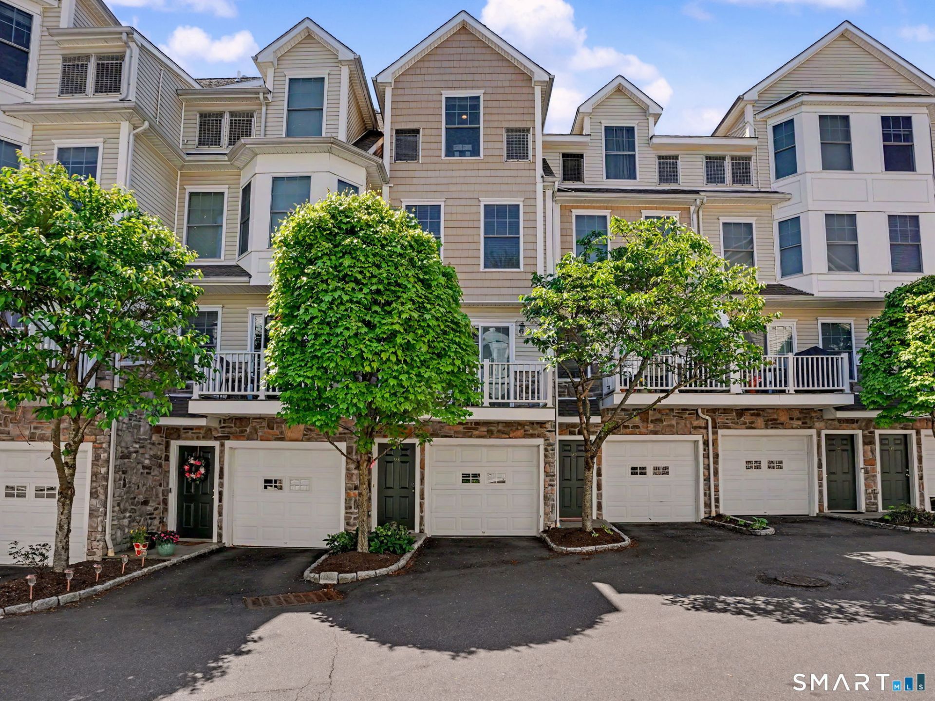 85 Camp, Unit 14E, Stamford, CT 06907 Main Photo