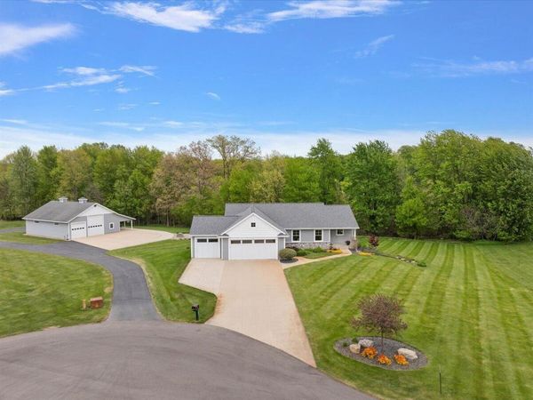 89 Summerwyn Drive SE, Caledonia, MI 49316