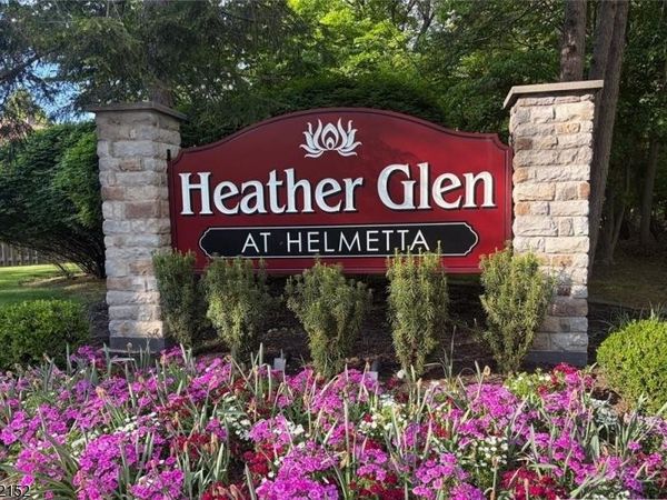 2509 Candlelight Ct, Helmetta, NJ 08828