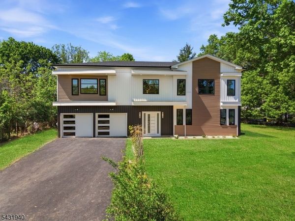 3 Tyne Ct, South Brunswick, NJ 08824