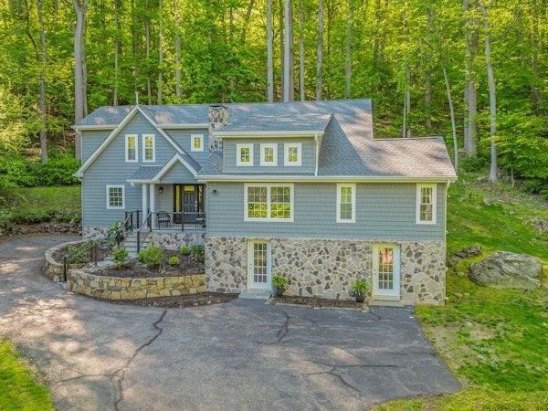 26 Woodland Rd, Mendham, NJ 07926