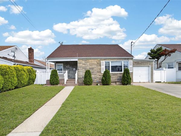 18 President Street , Freeport, NY 11520