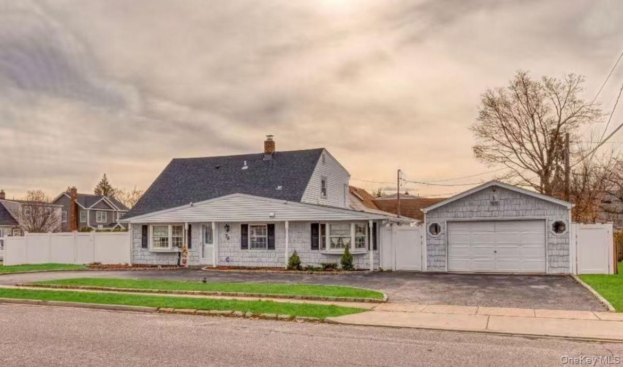 70 Sycamore Lane , Levittown, NY 11756 Main Photo