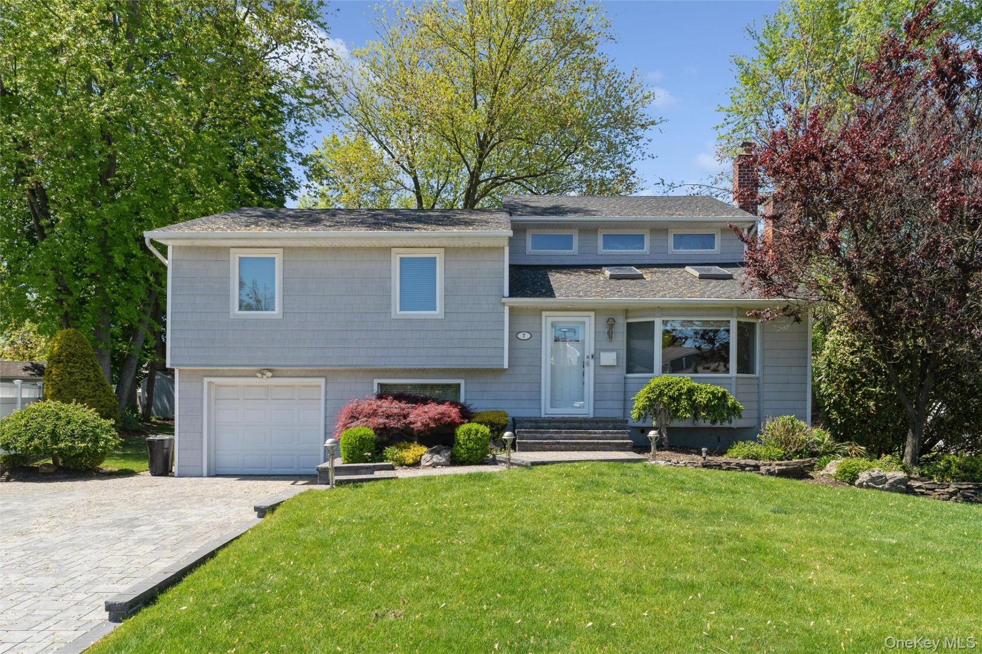 7 Greenacre Court , Syosset, NY 11791 Main Photo