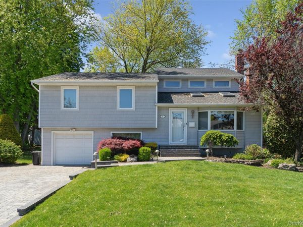 7 Greenacre Court , Syosset, NY 11791