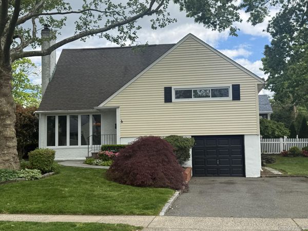 43 Plymouth Road, Port Washington, NY 11050
