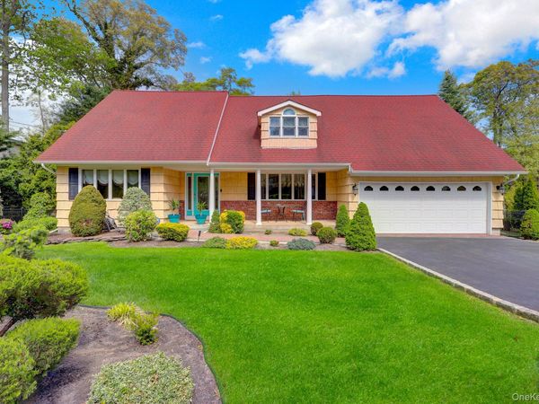 5 Merlin Lane , East Setauket, NY 11733