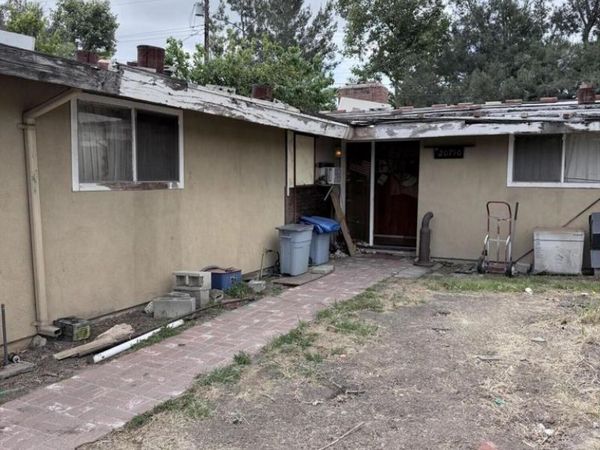 20710 Haynes Street, Winnetka, CA 91306