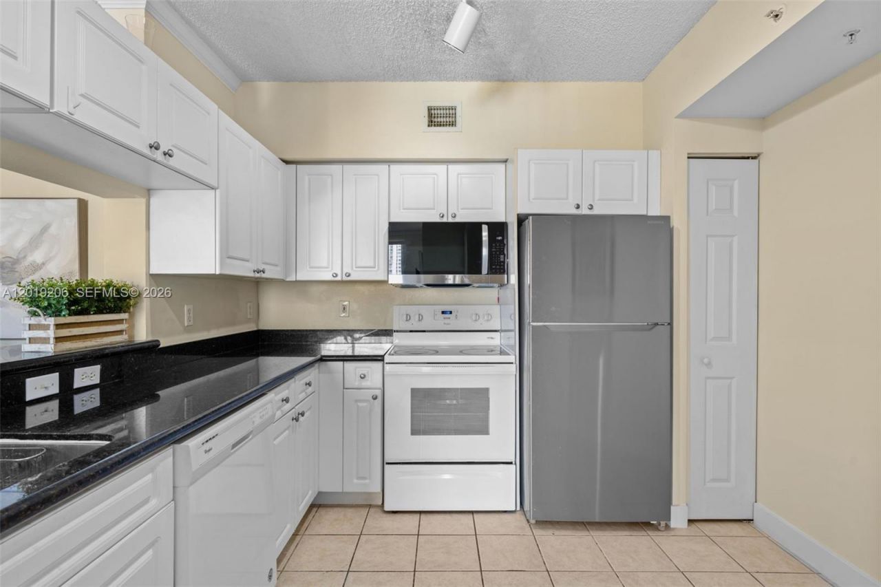17150 N Bay Rd , Unit 2908, Sunny Isles Beach, FL 33160 Photo