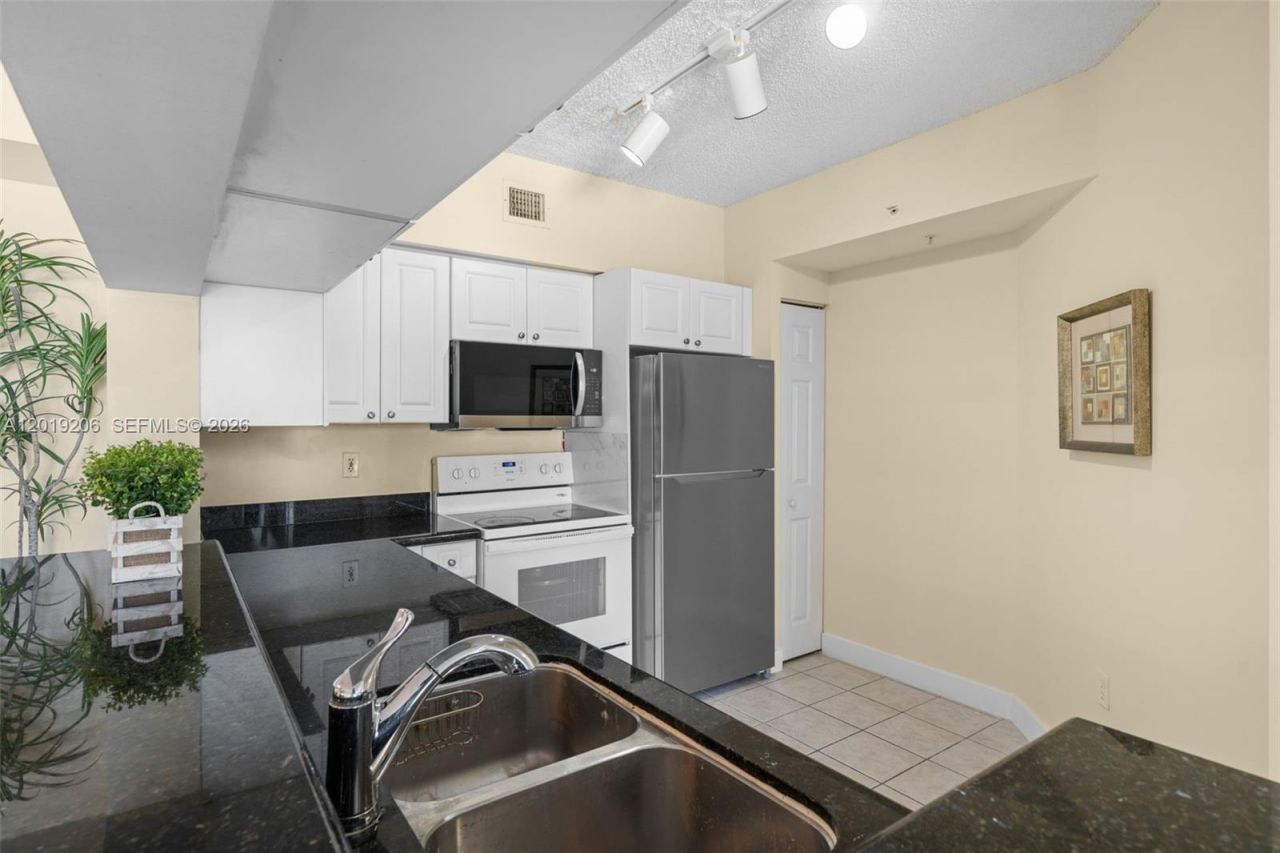 17150 N Bay Rd , Unit 2908, Sunny Isles Beach, FL 33160 Photo