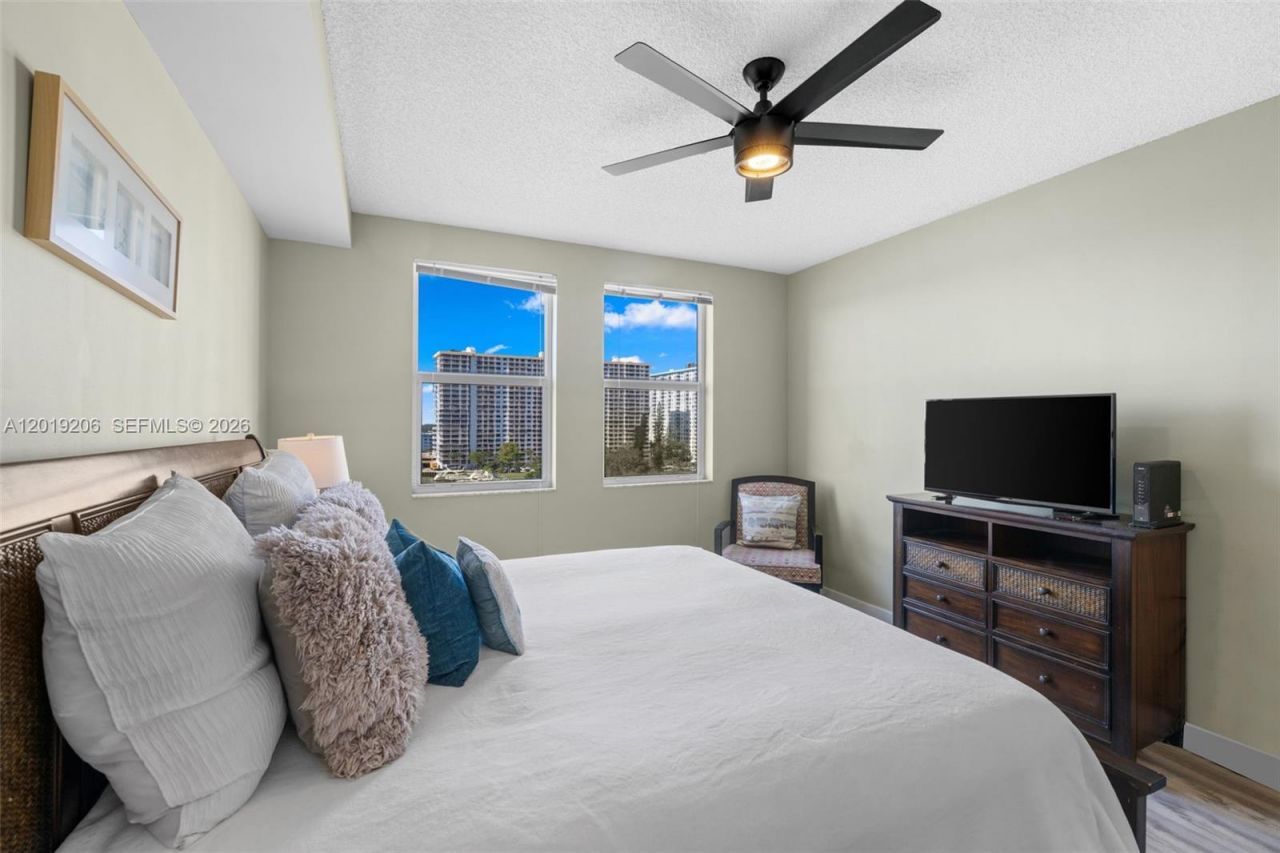 17150 N Bay Rd , Unit 2908, Sunny Isles Beach, FL 33160 Photo