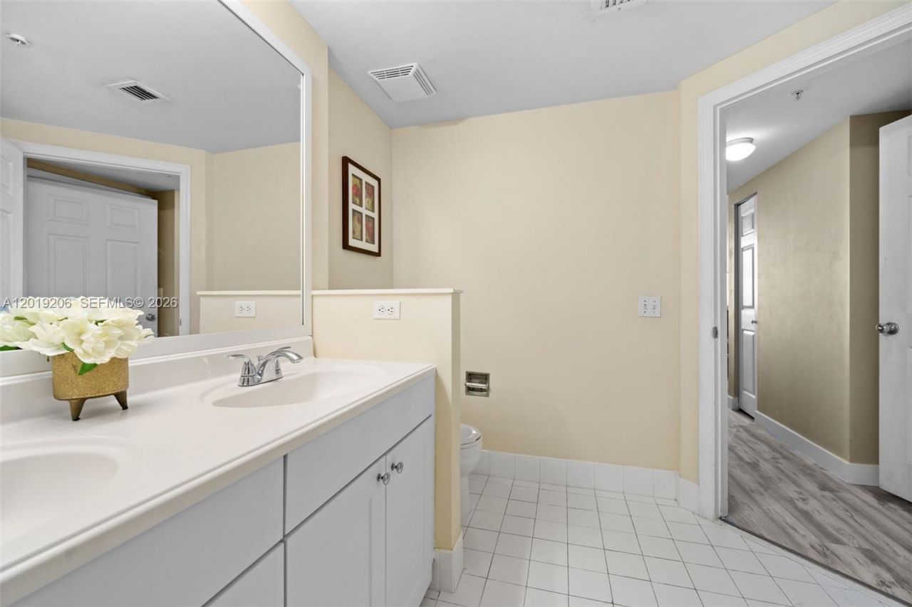 17150 N Bay Rd , Unit 2908, Sunny Isles Beach, FL 33160 Photo