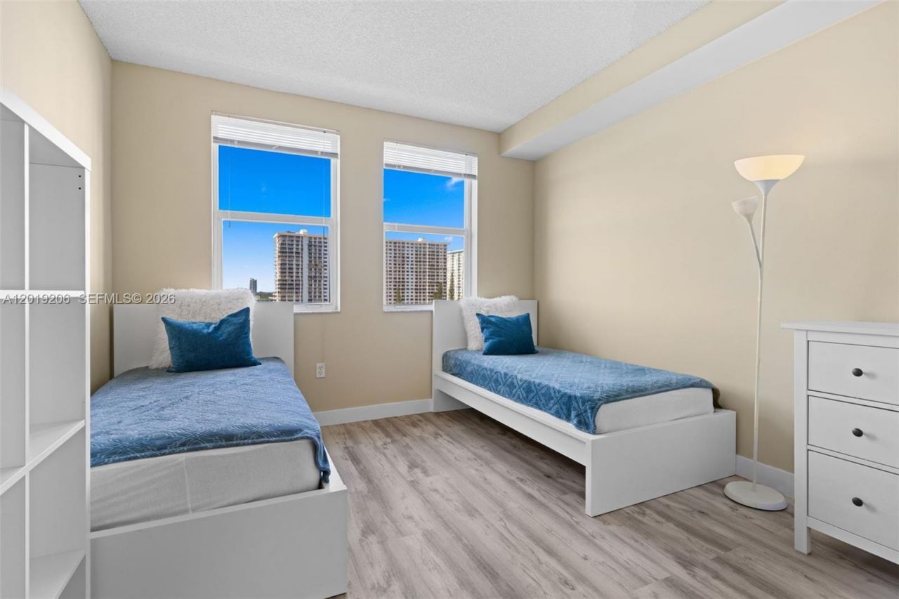 17150 N Bay Rd , Unit 2908, Sunny Isles Beach, FL 33160 Photo