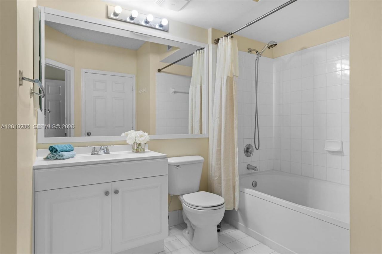 17150 N Bay Rd , Unit 2908, Sunny Isles Beach, FL 33160 Photo