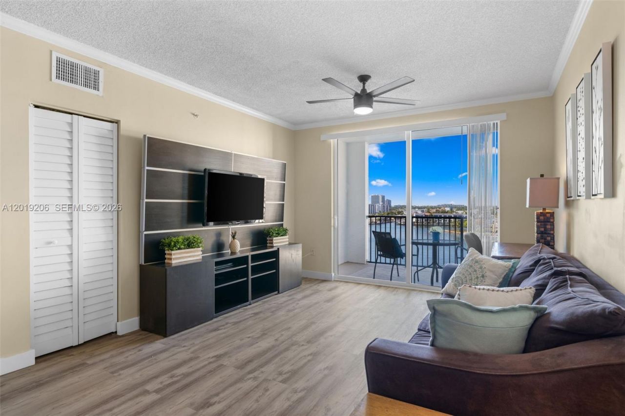 17150 N Bay Rd , Unit 2908, Sunny Isles Beach, FL 33160 Photo